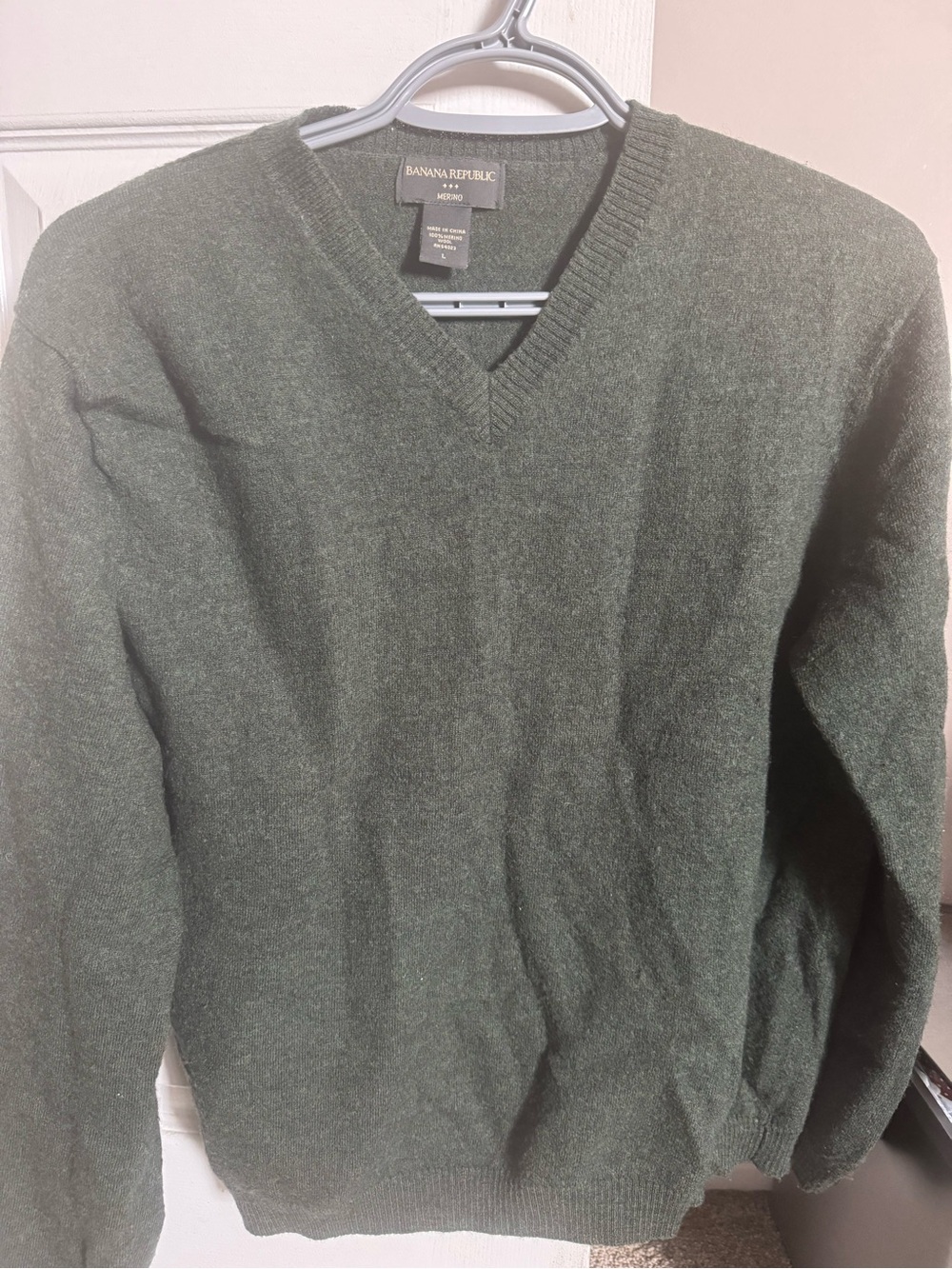 Banana Republic Men's V-Neck Sweater - Dark Green